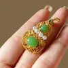 Broche de Calabaza Hueca Dorado Mate para Mujer, Gama Alta, Lujo Accesible, Nicho Hebilla Ceñidora de Cintura Anti-Exposición Pin para Ropa Joyería Ramillete