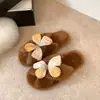 Pantuflas esponjosas de mariposa para mujer, diseño único estilo coreano, pantuflas de algodón modernas y cómodas, cálidas, nuevo modelo versátil 2026