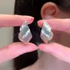 Brincos Exquisitos de Flor de Zircônia e Pérola Estilo Francês, Brincos de Luxo Leve e de Alta Qualidade, Brincos Elegantes, Modernos e Únicos para Mulheres