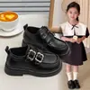 Zapatos de cuero para niños, zapatos negros antideslizantes estilo coreano para rendimiento, nuevos mocasines de primavera y otoño para niñas, zapatos ligeros de princesa para la escuela