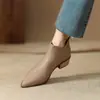 Botas Curtas Femininas Tendência Coreana Bico Fino 2026 Outono/Inverno Novas Salto Grosso Salto Médio Zíper Traseiro Botas de Moda Botas de Cano Curto
