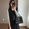 Modelo de Calidad Premium, Corte Tridimensional Lana Tencel Resina de Alta Densidad Botón Floral Oscuro Chaleco de Traje Corto Estilo Caja para Mujer