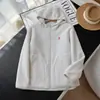 Pedido de fábrica para chaqueta cálida con capucha gruesa de imitación de lana de cordero para parejas de hombres y mujeres, top con capucha moderno y versátil