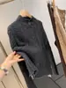 ¡Hilo de alta gama! Cárdigan de punto suave y cómodo de alta calidad con diseño de trenzado de ancho completo y borlas, nuevo estilo de principios de otoño H091601