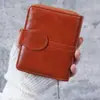2023 Transfronteiriça Nova Carteira Curta Feminina Couro de Cera de Abelha Vintage Porta-moedas com Fivela Bolsa de Moedas Carteira Pequena Feminina