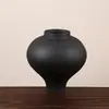 Itens decorativos estilo wabi-sabi, potes de cerâmica rústicos antigos com aspecto envelhecido, vasos de cerâmica de designer para hall de entrada e rack de TV