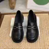 Mocassins de Couro Preto Estilo Britânico Feminino Slip-on 2026 Novos Sapatos Versáteis Femininos Outono Salto Bloco Sapatos de Salto Único