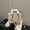 Bolsa de Mão Quadrada Pequena Estilo Chanel Transfronteiriça da Moda para Mulheres, Novo Modelo de Verão 2026, Bolsa de Ombro Cor Sólida Trançada em Palha, Bolsa Transversal Fashion
