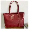 Bolsa Casual Grande Capacidade 2025 Nova Tendência Moda Versátil Bolsa de Ombro Celebridade da Internet Bolsa Tote Satchel Grande Capacidade