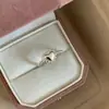 Anillo de plata de ley 925 en forma de corazón para mujer, con un diseño sofisticado, moderno y único con un toque de lujo discreto, perfecto para el dedo índice