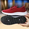 Sapatos de Pano Tradicionais de Pequim para Primavera e Outono para Homens e Mulheres, Sapatos Casuais para Caminhada, Fornecimento Direto de Vendedores de Rua, Itens de Presente, Atacado