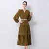 Vestido de Encaje con Cuello en V para Mujer Mangas Largas Tipo Farol Cinturón Ceñidor de Cintura Hueco Dobladillo Amplio Falda Larga Ropa de Mujer Europea y Americana Transfronteriza