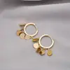 Brincos de Metal Pequenos Redondos com Franjas Círculo para Mulheres Famosas da Internet Estilo Frio Geométricos Modernos Fivela de Orelha Europeia e Americana Elegante Argola de Orelha