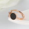 Joyería de Acero Inoxidable Moda Europea y Americana. Anillo de Acero de Titanio para Mujer de Oro Rosa de 18K con Concha Negra Comercio Electrónico Transfronterizo Anillo para Dedo Índice Chapado en Oro