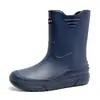 Botas de lluvia de moda transfronterizas para hombre, cálidas, de algodón liso, de media caña, impermeables para exteriores, zapatos de pesca, grosor resistente al desgaste, antideslizantes, zapatos de goma para cocina