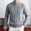Suéter de Tricô Masculino Puyuan Manga Longa Estilo Old Money, Novo Suéter Jacquard Pulôver Espesso de Inverno com Zíper e Gola Semi-Alta para Homens