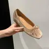 Elegantes y modernos, estos nuevos zapatos planos de terciopelo estilo coreano para el otoño de 2026 son versátiles, con punta poco profunda, suela suave y perfectos para el uso diario.