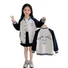 Chamarra de béisbol con moño dulce y linda para niños mayores, nueva moda de primavera y otoño, chaqueta tipo cárdigan color block personalizada de moda