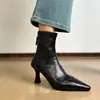 Botas de tornozelo pontudas estilo coreano com saltos finos, botas elásticas para mulheres, nova coleção outono/inverno 2026, botas versáteis de couro macio com zíper, botas de corte justo