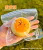 Brinquedo Squishy Grande de Morango Brilhante Estilo Xiaohongshu Transfronteiriço, Simulação Realista de Comida, Item Quente de Celebridade da Internet, Brinquedo para Alívio de Estresse Semelhante a Slime