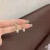 Brincos de pérola barroca retrô francesa para mulheres 2024 novos brincos de nó de corda elegantes e luxuosos e elegantes brincos avançados