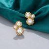 Comercio exterior nuevos populares aretes de botón de placa de flor de tres perlas aretes de botón de girasol de moda simple Joyería aretes