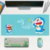 Alfombrilla de ratón de dibujos animados Doraemon extragrande, diseño de corazón, antideslizante, engrosada, borde con bloqueo, tapete para escritorio de oficina, en stock, venta al por mayor