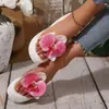 Sandalias casuales transfronterizas para mujer de talla grande, nuevo estilo europeo y americano, de suela plana, diseño floral, con una sola tira cruzada, disponibles para exportación y dropshipping