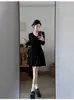 Vestido de punto negro con cuello en V para mujer, adecuado para otoño e invierno, para llevar debajo de un abrigo, como una minifalda ajustada para conjuntos de otoño