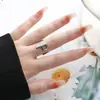 Anel Aberto com Design de Nicho Interessante Feito de Aço Inoxidável, Anel para Dedo Indicador com um Toque de Luxo Leve, Moderno e Fashion, Acessório Versátil Estilo Coreano