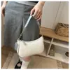 Bolsa quadrada pequena de cor sólida popular outono 2026 nova elegante casual de um ombro chique moderna para o trabalho de mão sob o braço