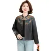 Qualidade garantida, jaqueta curta de seda que reduz a idade para mulheres de meia-idade, apresentando um novo design de bordado estilo chinês, um corte solto, um efeito emagrecedor e um estilo versátil, plus size
