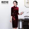 Vestido de Boda para la Madre Suegra de la Novia Vestido de Boda Manga Siete Puntos Cheongsam de Cuello Vertical Mejorado Talla Grande Cheongsam de Terciopelo Dorado