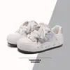 Zapatillas Blancas de Diseño Retro de Nicho para Mujer 2026 Verano Nueva Moda Zapatos de Entrenamiento Alemanes de Caña Baja Zapatos Versátiles Ugly-Cute para Mujer