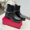 Novas Botas Chelsea Curtas de Metal com Rebites Elegantes e Simples de Grandes Marcas Europeias e Americanas, Alemãs, Francesas, Americanas, do Oriente Médio e Russas