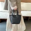 Bolso de Mano de Gran Capacidad para Mujer Directo de Fábrica Otoño/Invierno 2026 Nuevo PU Color Sólido Simple para el Hombro