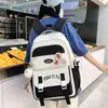 Mochila Estilo College Color Block Branco Leitoso e Vermelho Vinho para Alunos do Ensino Fundamental e Médio, Senso Artístico de Campus, para Aula e Passeios, Mochila Escolar com Múltiplos Compartimentos