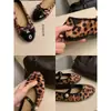 Piel genuina, mismo estilo que la popular marca "Grape Mom", con dos versiones de bailarinas planas con estampado de leopardo, Mary Janes de perlas para mujer y zapatos planos con lazo.