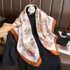 Lenço de Seda Elegante com Brocado para Protetor Solar da Temporada de Primavera, Lenço Quadrado Shawl Head Scarf com Estampa Floral Digital de Seda Artificial