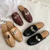Zapatos Mula de Capa Superior de Piel de Vaca Sandalias de Media Bolsa y Pantuflas para Mujer Verano Nuevo Cuero Hebilla Plateada Sandalias y Pantuflas de Tacón Plano Pantuflas para Mujer 40