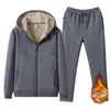 Traje de invierno grueso y cálido de lana de cordero para hombre, talla grande, conjunto deportivo casual de dos piezas para hombre con forro polar