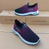 Sapatos Femininos Estilo Novo Primavera e Outono com Esponja Adicionada, Sapatos Casuais Versão Esportiva Feminina, Sapatos Respiráveis para Mães de Meia-Idade e Idosas