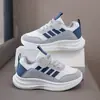 Tênis Esportivos de Malha Respirável para Meninas Estilo Primavera/Outono 2026 Leves Antiderrapantes Sapatos Brancos para Meninos Moda Infantil Tênis Estilo Pai