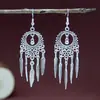 Aretes de Estilo Exótico de Venta Caliente Retro Literario Clásico Dignificado Ganchos para la Oreja Versátil Hueco Moda Borla Colgantes