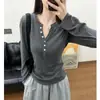 Camiseta feminina de outono nova, justa, com gola semiaberta e mangas compridas, top de malha cinza tamanho único