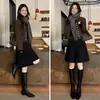 Estas botas son tan elegantes, estilizan y hacen que tus piernas se vean rectas.. Son pequeños, cilíndricos y tienen un diseño estilo caballero.. Son botas largas de 2026 de grosor, de tacón bajo, punta cuadrada, elásticas y de caña alta para mujer.