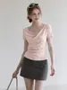 Top de camiseta de verano para mujer, color azul, estilo 'hot girl' de deseo puro, sin hombros, manga corta, nuevo diseño plisado irregular, corte ajustado