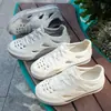 Sapatos Vazados Masculinos Verão Roupa Externa Casal Praia Celebrado na Internet EVA Leve Baotou Dirigindo Sandálias Vazadas Sandálias Femininas Transfronteiriças