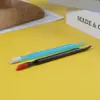 P-08 Empurrador de Cutícula Removedor Esfoliante Colorido Plástico Cauda Gancho Removedor de Arte para Unhas Ferramenta de Unha Vestível