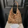 Bolso de Hombro Individual Estampado de Leopardo de Gran Capacidad Moda de Nicho Estilo Coreano Nuevo Llegado Otoño 2026 Bolso Tote Simple con Personalidad para Mujer